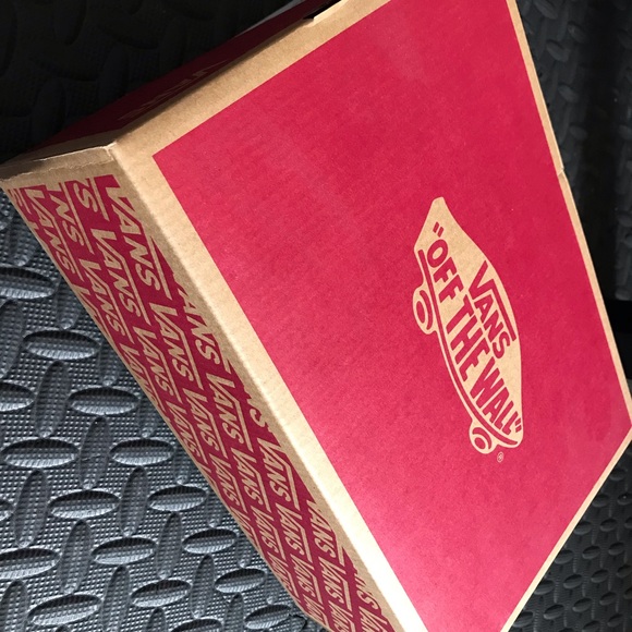 Vans - Picture 5 of 6